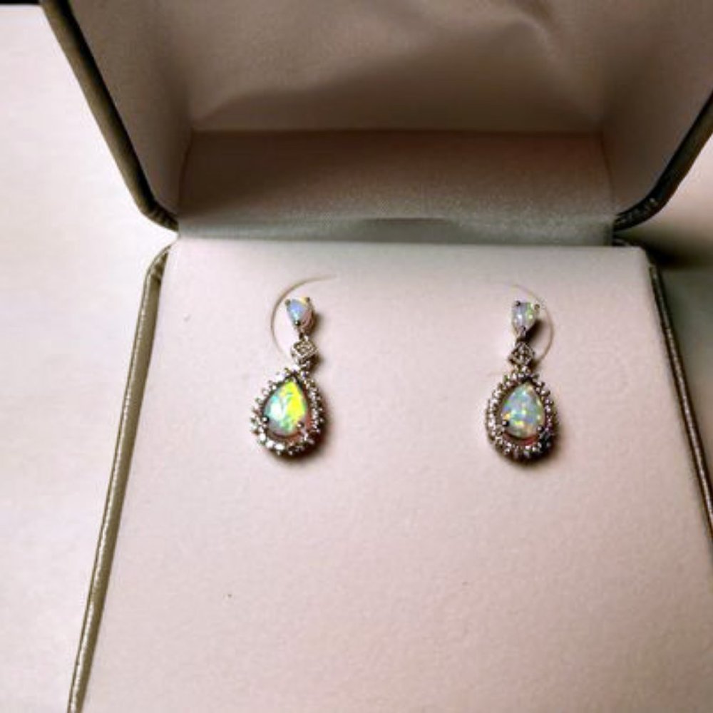 NWT Beautiful sterling silver teardrop opal with white sapphire post earrings